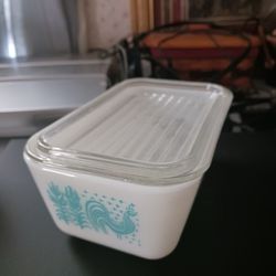 Vintage 2pc Chicken. 501 No By Pyrex 0502 On The Bottom. No Chip Or No Cracked  In The Lid, Dash.