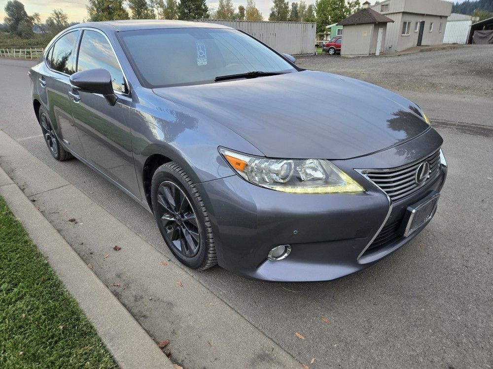 2015 Lexus ES 300h