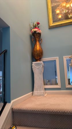 Pillar large vase with flowers