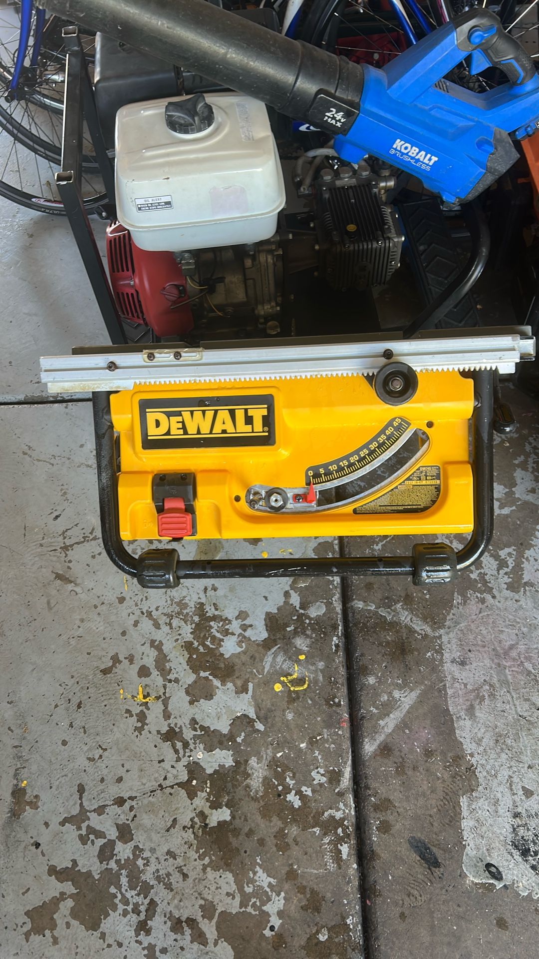 DEWALT Table Saw DW745