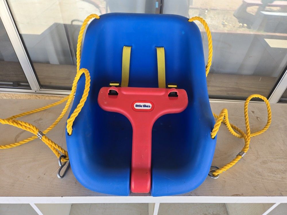 Little Tikes 2-in-1 Snug n' Secure Swing