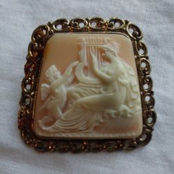 Vintage Cameo Brooch Pin 