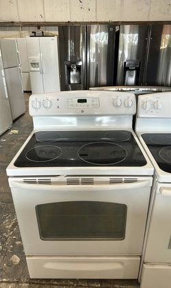 GE Electric Stove White - GlassTop, Large Capacity
