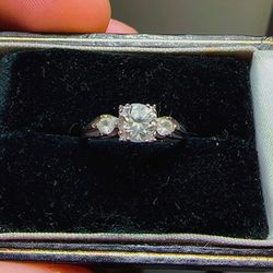 Gorgeous 😍 !! Cz Ring Set In Solid 10k White Gold !