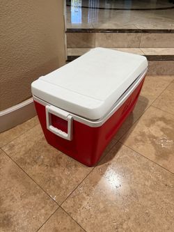 Igloo 48 Quarter Island Breeze Ice Chest Cooler