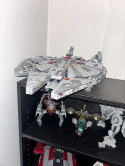 millennium falcon lego