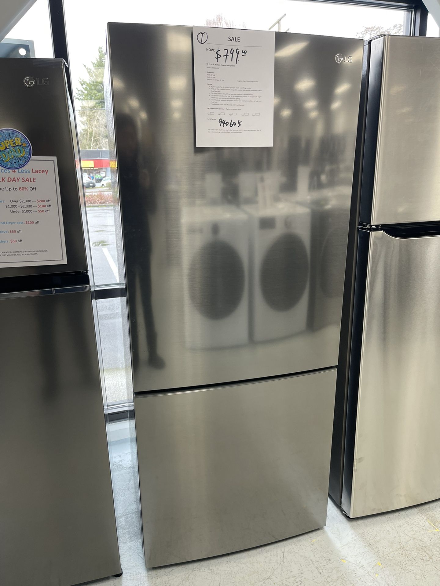 15 Cu.ft Counter Depth Bottom Freezer Refrigerator for Sale in Tumwater