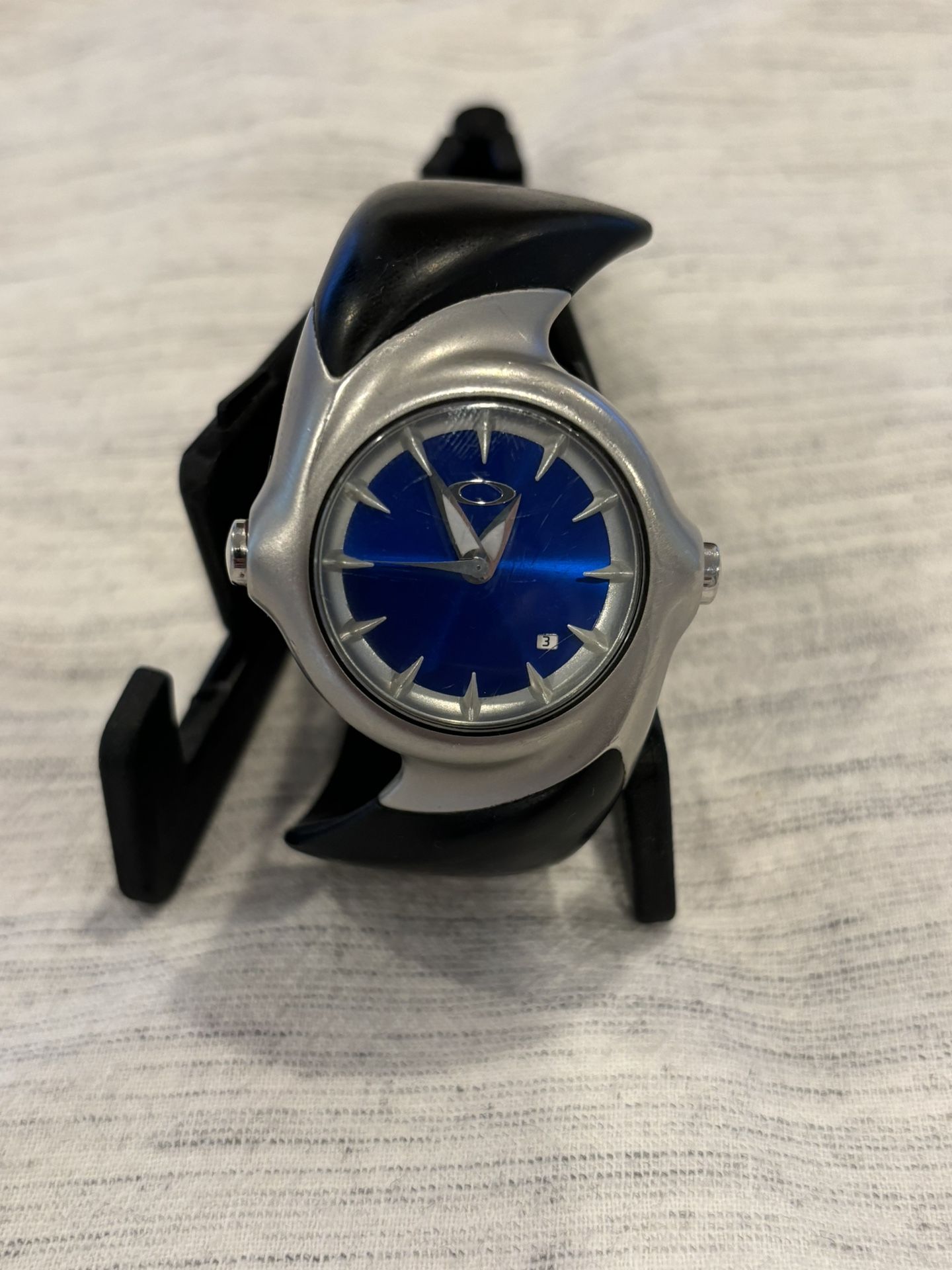 OAKLEY CRUSH 2.0 WATCH Honed Stainless Steel Case w/ Blue Sunburst
