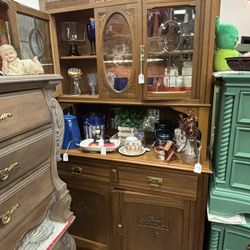 Beautiful Ornate Wood China Hutch With Key