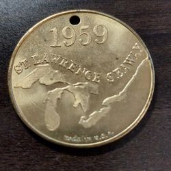 1959 Seagram's V.O. Canadian Whisky commemorative medallion
