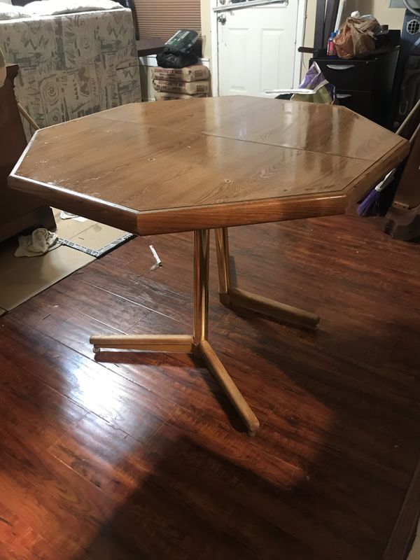 Diner table with extension/Mesa de comedor con extension for Sale in