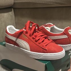 Men’s Suede Classic Pumas Size 9