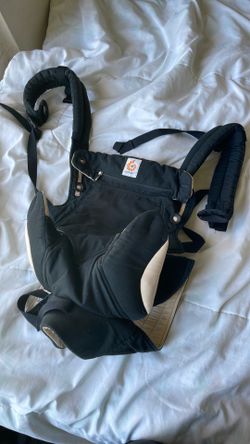 Ergobaby 360 black and camel baby carrier