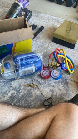 AC Vacuum Pump and Manifold Gauge Set