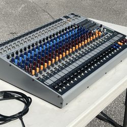 Peavy XR-1220 20-Channel 1200w Power Mixer 