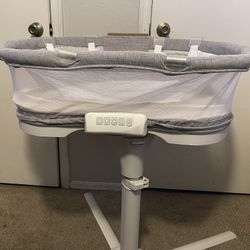 HALO BassiNest Swivel Baby Bassinet, Luxe Series, Dove Grey Tweed