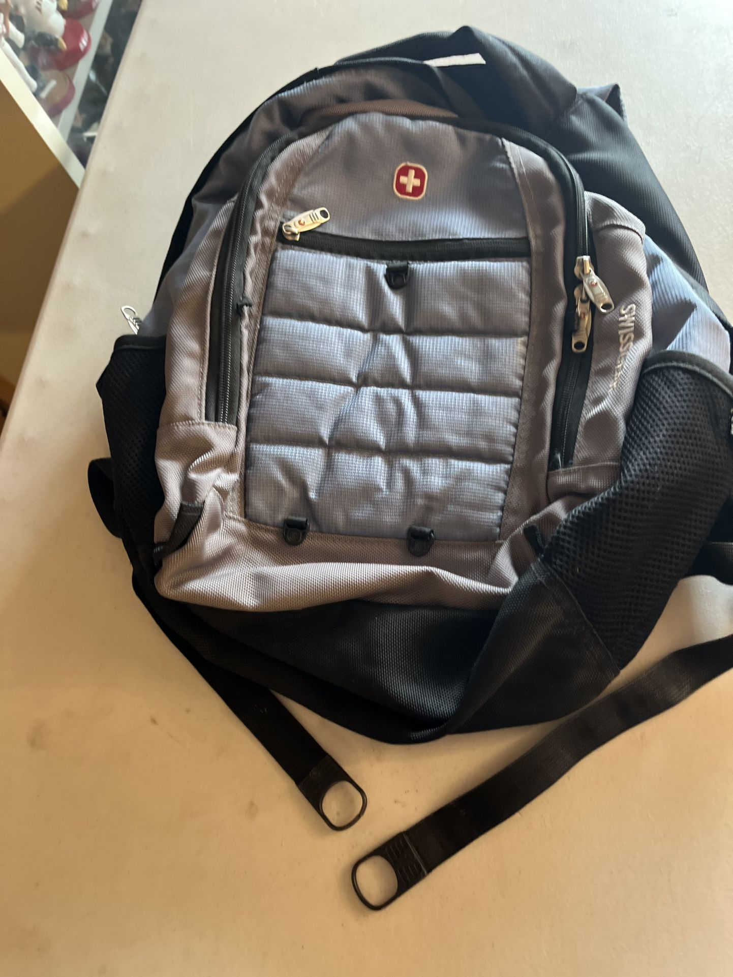 Swiss Gear Airflow Cushioned Computer/Media Multi Pocket Backpack Black/Gray