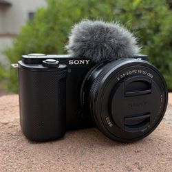 Sony ZV-E10 Excellent Condition - Vlogging and Photography Bundle 