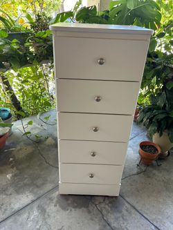 Chest with 5 drawers