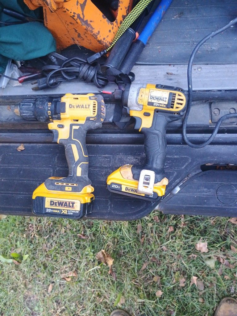 Dewalt Drill Set And Battery