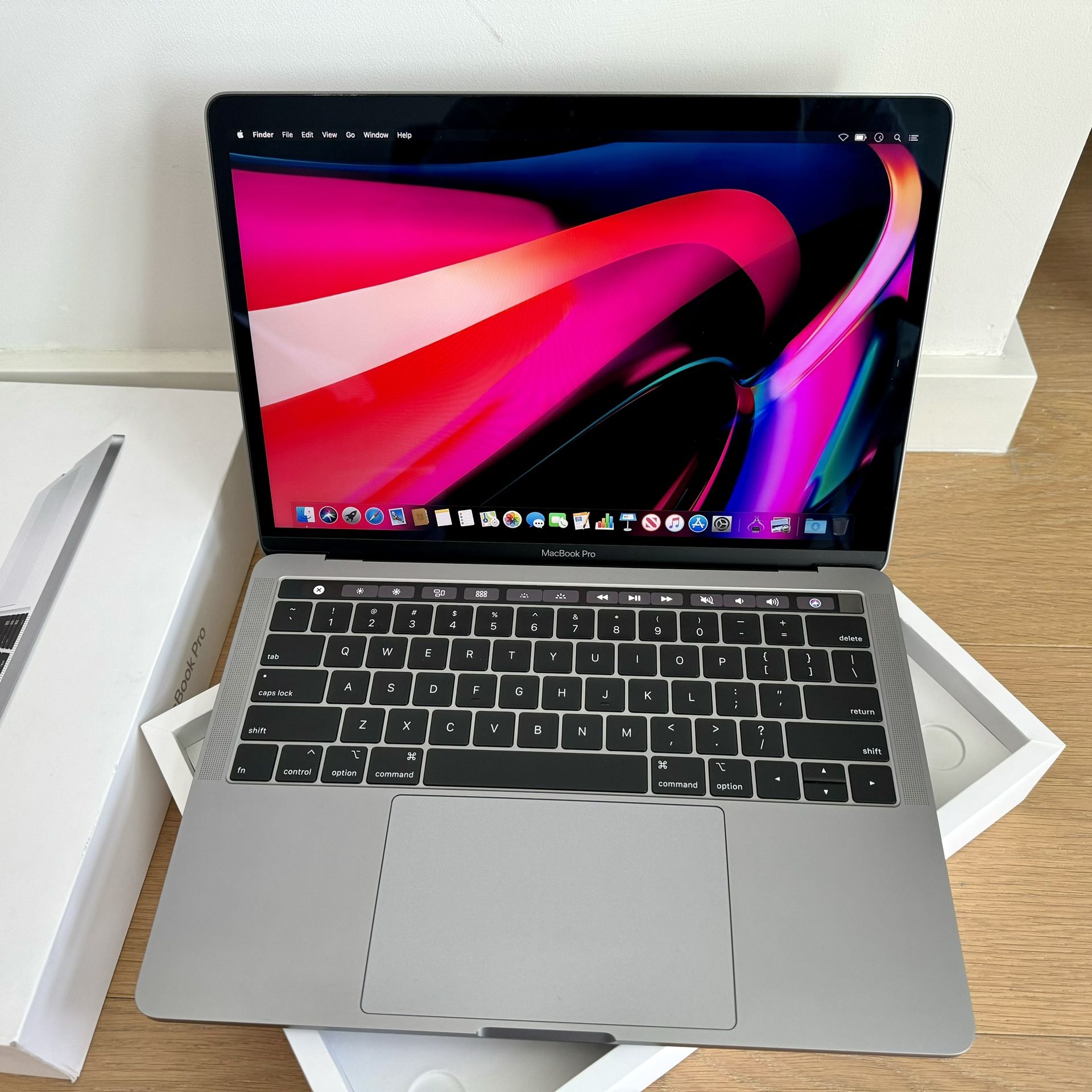 512GB SSD 2.4GHz Quad Core MacBook Pro Touch Bar & Touch ID...