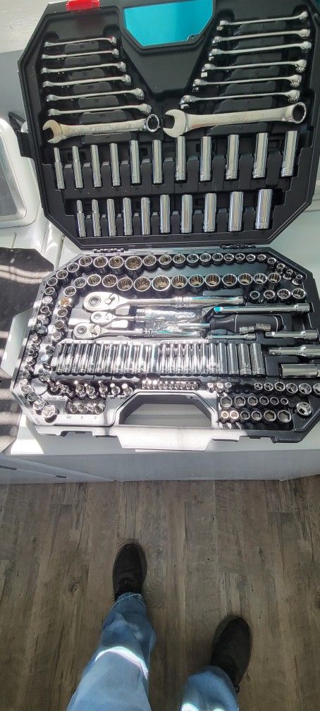 194 PC HUSKY TOOL SET BRAND NEW. 125.00. Cash NO Less