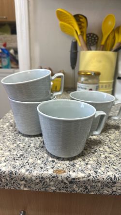 Set of tea/coffee mugs