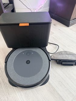 iRobot Roomba Robot Vacuum/Mop with Base