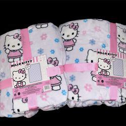 🌸Two Twin Size Hello Kitty Blankets 🌸