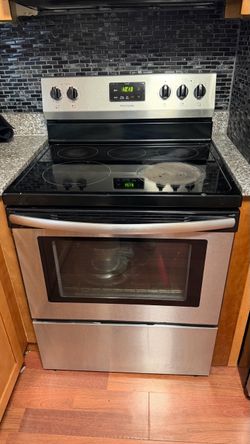 FRIGIDAIRE 5 Element Freestanding Electric Range in Stainless Steel
