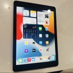 Apple iPad 6th Generation 32GB Space Gray - WiFi 