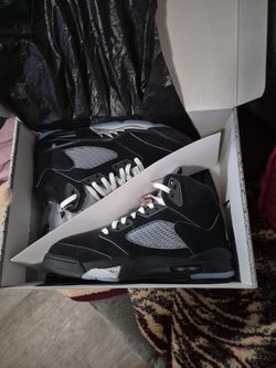 Jordan 5 Retro OG
Black Metallic Reimagined