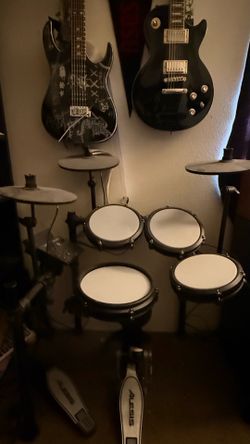 Alesis Nitro Max 8-Piece Electronic Drum Set - Black
