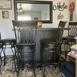 Bar With 5  Stools