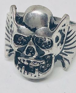 Fashion ring in silver tone