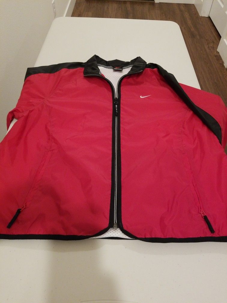 NIKE UNISEX LIGHTWEIGHT COAT