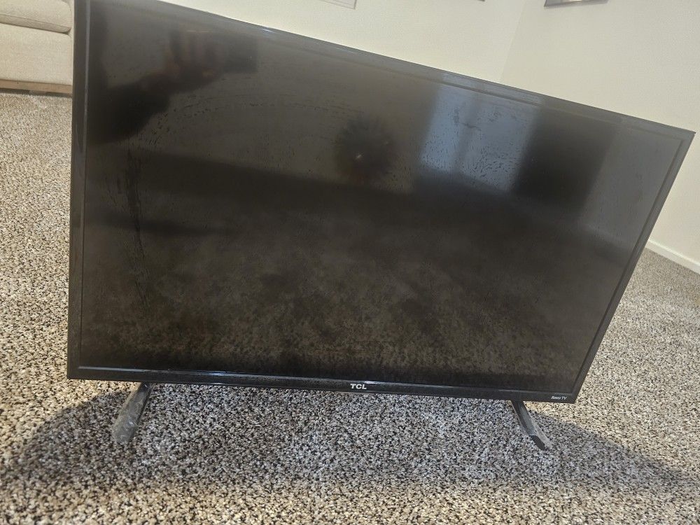 32" LED TV TCL WITH ROKU