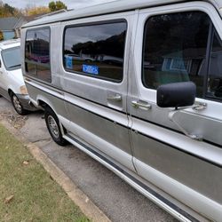 91 Ford E150. Strong. Engine. And. Transmission   80k Miles
