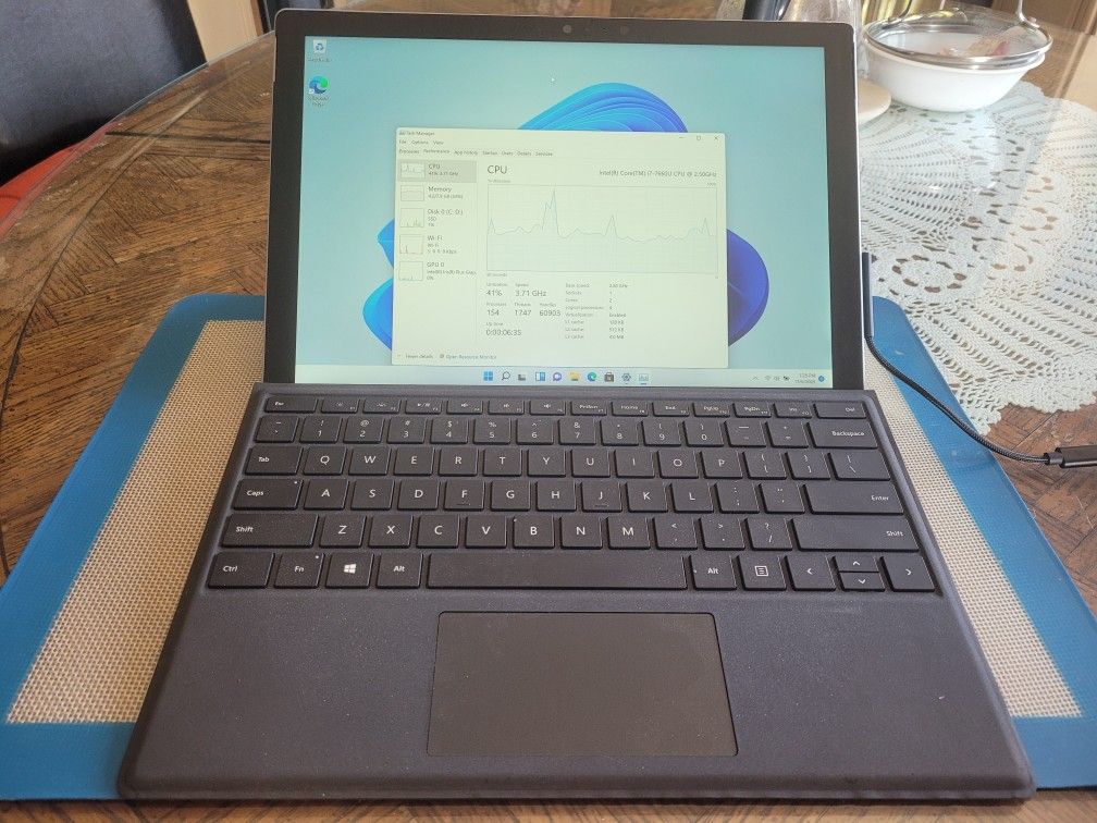 Microsoft Surface Pro 5 i7 4.0GHz 8GB 256GB W/ keyboard Laptop Tablet