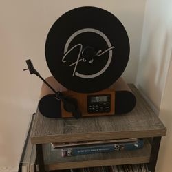 Fuse Vert Vertical Vinyl Record Player