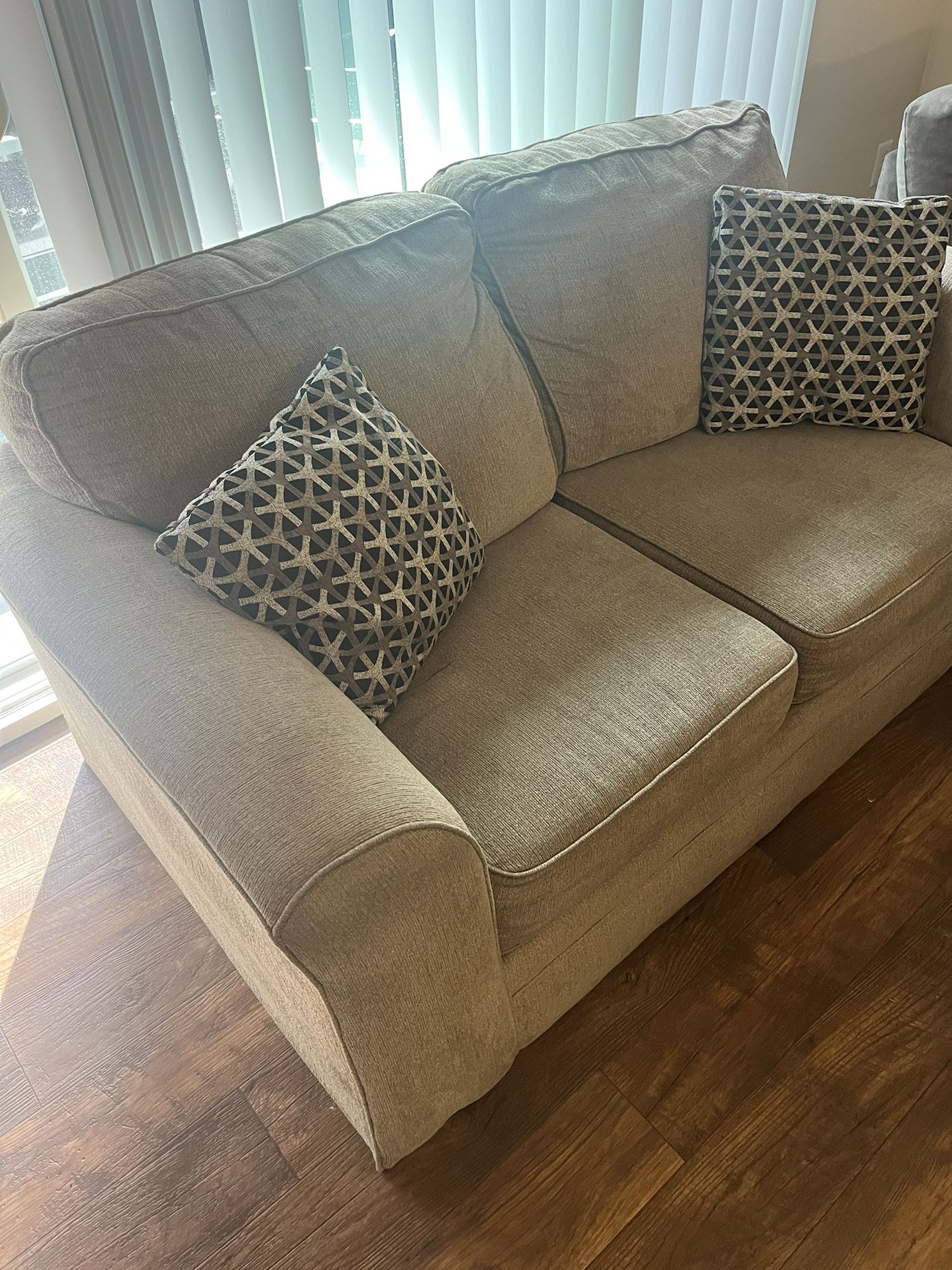400 OBO Couch And Loveseat Set 