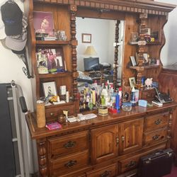 Vintage Colonial Bedroom Set – Full Set, Make an Offer!