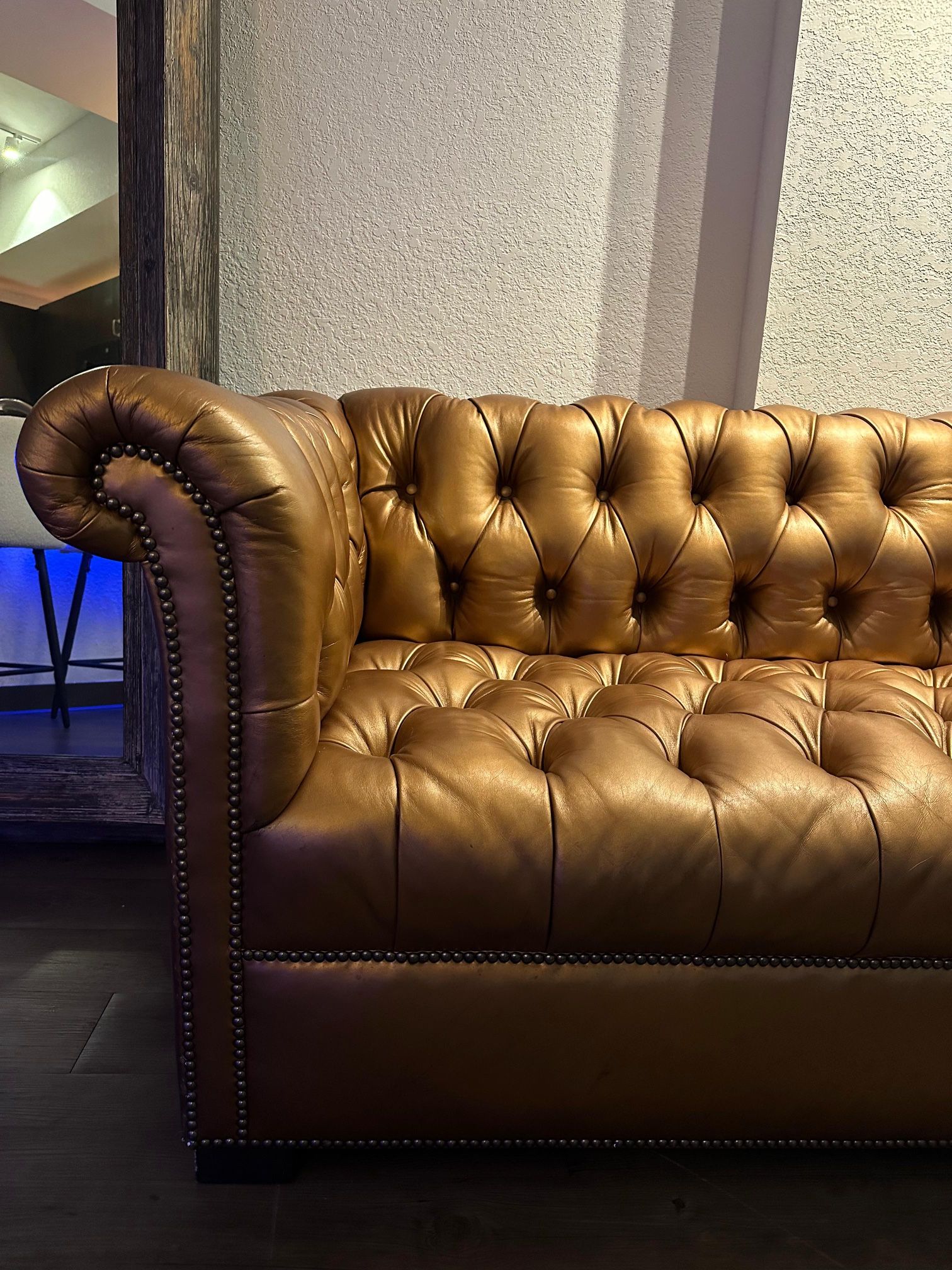 Real Leather Chesterfield Couch – Excellent Quality