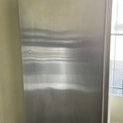 ELECTROLUX UPRIGHT FREEZER WITH INTERNAL ICE MAKER 