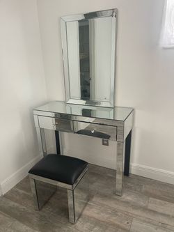 Mirror vanity with stool and mirror