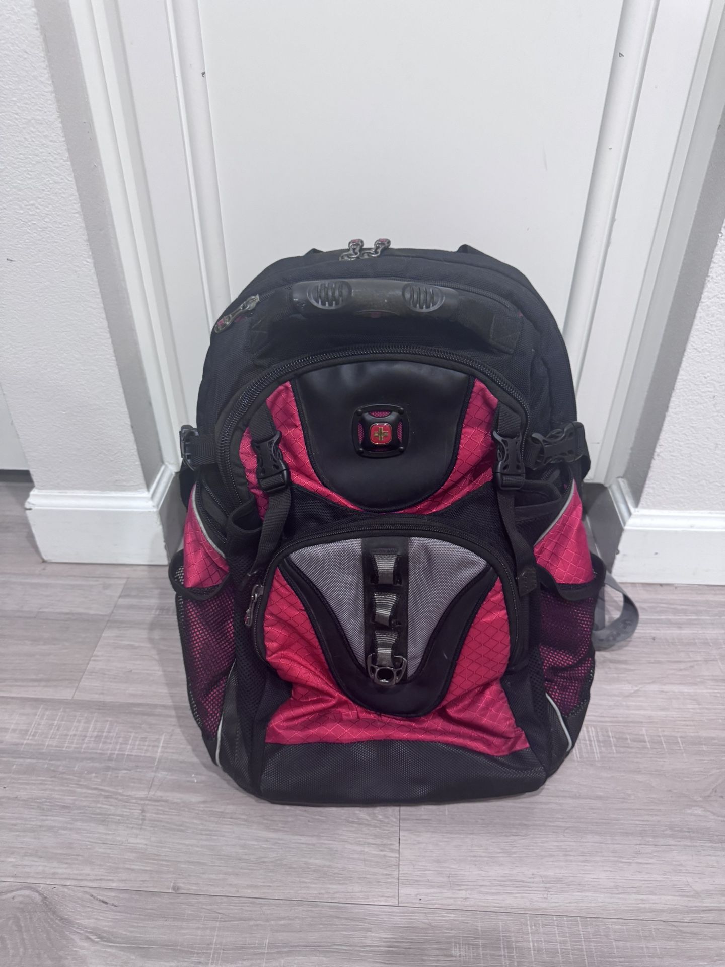 SwissGear Laptop Backpack – Red & Black, Multi-Pocket