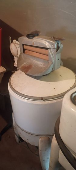 Vintage Whirlpool 1947-53 electric washer/ wringer