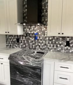 Quartz Countertops And Backsplash 