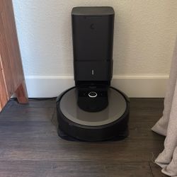 Roomba i8 Self-Emptying Robot Vacuum