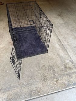 Dog Crate with adjustable separation wall andBed